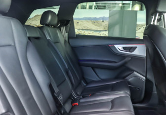 Подержанный автомобиль Audi Q7 2015 года (26 фото)