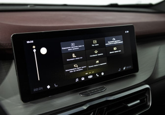 Подержанный автомобиль Geely Coolray 2023 года (17 фото)