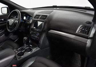 Подержанный автомобиль Ford Explorer 2018 года (13 фото)