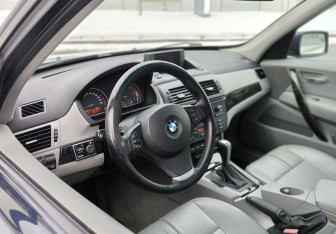 Подержанный автомобиль BMW X3 2008 года (22 фото)