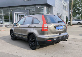 Подержанный автомобиль Honda CR-V 2008 года (6 фото)