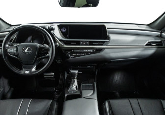 Подержанный автомобиль Lexus ES 2019 года (13 фото)