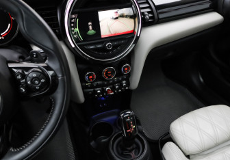 Подержанный автомобиль MINI Hatch 2019 года (25 фото)