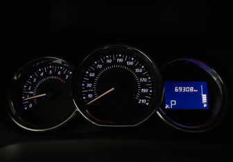 Подержанный автомобиль Renault Sandero 2016 года (19 фото)