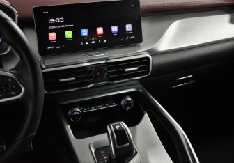 Подержанный автомобиль Geely Coolray 2022 года (18 фото)