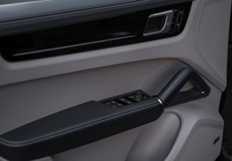 Подержанный автомобиль Porsche Cayenne 2019 года (25 фото)
