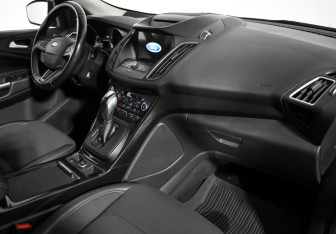 Подержанный автомобиль Ford Kuga 2017 года (11 фото)