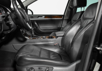 Подержанный автомобиль Volkswagen Touareg 2013 года (11 фото)