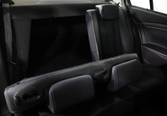 Подержанный автомобиль Renault Fluence 2010 года (23 фото)