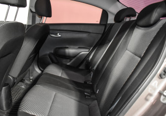 Подержанный автомобиль Kia Rio Sedan 2017 года (12 фото)