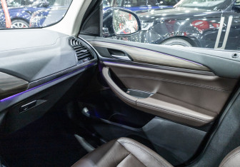 Подержанный автомобиль BMW X3 2020 года (24 фото)