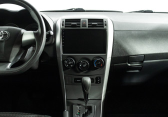 Подержанный автомобиль Toyota Corolla Sedan 2011 года (14 фото)