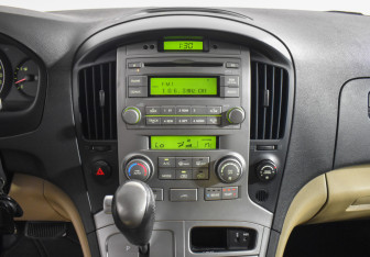 Подержанный автомобиль Hyundai Grand Starex 2010 года (17 фото)