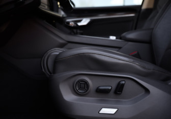 Подержанный автомобиль Volkswagen Touareg 2021 года (26 фото)