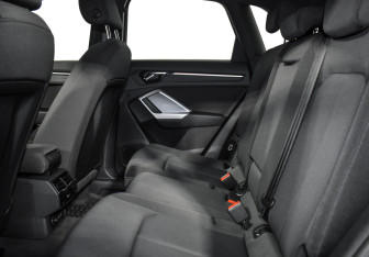 Подержанный автомобиль Audi Q3 2021 года (12 фото)