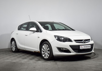 Подержанный автомобиль Opel Astra Hatchback 2014 года (3 фото)