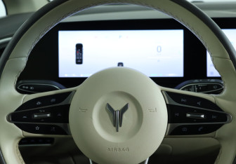 Подержанный автомобиль Voyah Dream 2022 года (20 фото)