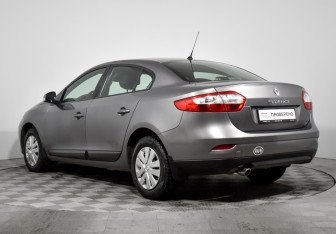 Подержанный автомобиль Renault Fluence 2011 года (7 фото)