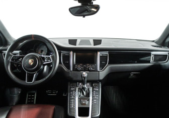 Подержанный автомобиль Porsche Macan 2015 года (13 фото)