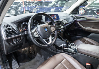 Подержанный автомобиль BMW X3 2020 года (13 фото)