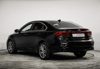 Подержанный автомобиль Kia Cerato Sedan 2019 года (7 фото)