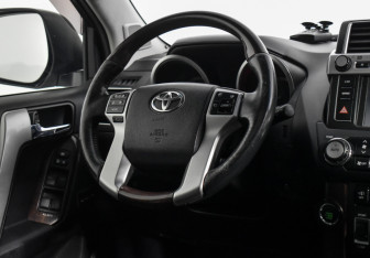 Подержанный автомобиль Toyota Land Cruiser Prado 2014 года (16 фото)