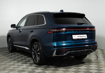 Подержанный автомобиль Geely Monjaro 2024 года (7 фото)