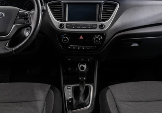 Подержанный автомобиль Hyundai Solaris Sedan 2018 года (14 фото)