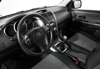 Подержанный автомобиль Suzuki Grand Vitara 2008 года (9 фото)