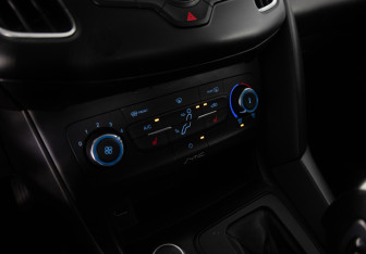 Подержанный автомобиль Ford Focus Wagon 2016 года (12 фото)