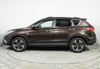 Подержанный автомобиль DongFeng AX7 2019 года (8 фото)