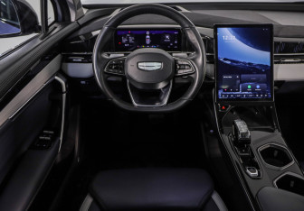 Подержанный автомобиль Geely Atlas 2023 года (11 фото)