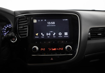 Подержанный автомобиль Mitsubishi Outlander 2021 года (11 фото)