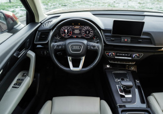Подержанный автомобиль Audi Q5 2019 года (12 фото)