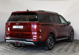 Подержанный автомобиль Kia Carnival 2023 года (5 фото)