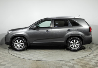 Подержанный автомобиль Kia Sorento 2017 года (8 фото)