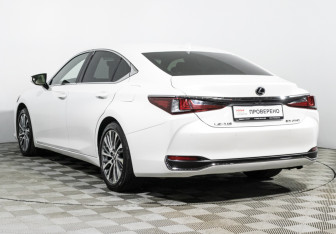 Подержанный автомобиль Lexus ES 2020 года (7 фото)