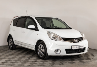 Подержанный автомобиль Nissan Note 2013 года (3 фото)