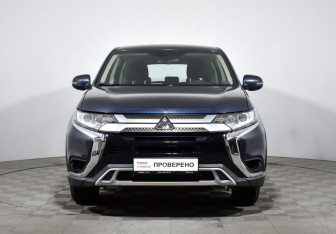 Подержанный автомобиль Mitsubishi Outlander 2019 года (2 фото)