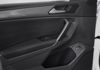 Подержанный автомобиль Volkswagen Tiguan 2020 года (19 фото)