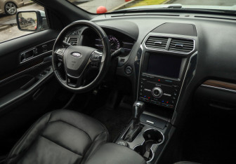 Подержанный автомобиль Ford Explorer 2019 года (10 фото)