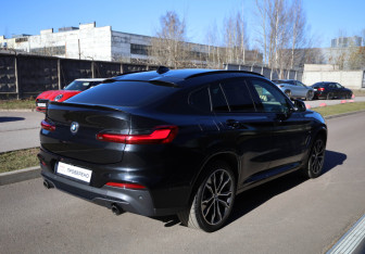 Подержанный автомобиль BMW X4 2021 года (3 фото)