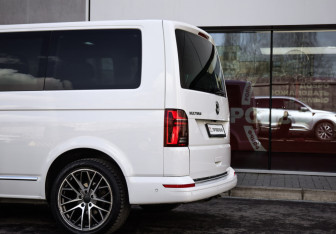 Подержанный автомобиль Volkswagen Multivan 2020 года (10 фото)