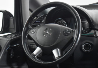 Подержанный автомобиль Mercedes-Benz Viano 2013 года (15 фото)