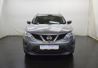 Подержанный автомобиль Nissan Qashqai 2015 года (2 фото)