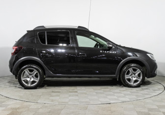 Подержанный автомобиль Renault Sandero 2020 года (4 фото)