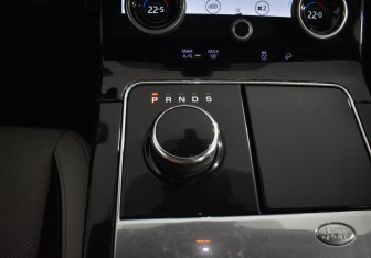 Подержанный автомобиль Land Rover Range Rover Velar 2018 года (17 фото)
