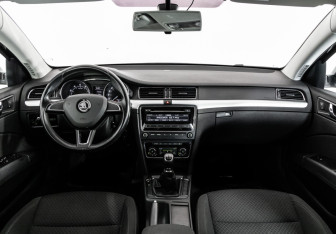 Подержанный автомобиль Skoda Superb Liftback 2014 года (10 фото)