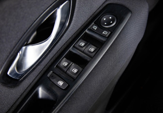 Подержанный автомобиль Renault Megane Hatchback 2011 года (14 фото)