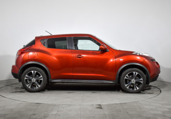 Подержанный автомобиль Nissan Juke 2011 года (4 фото)